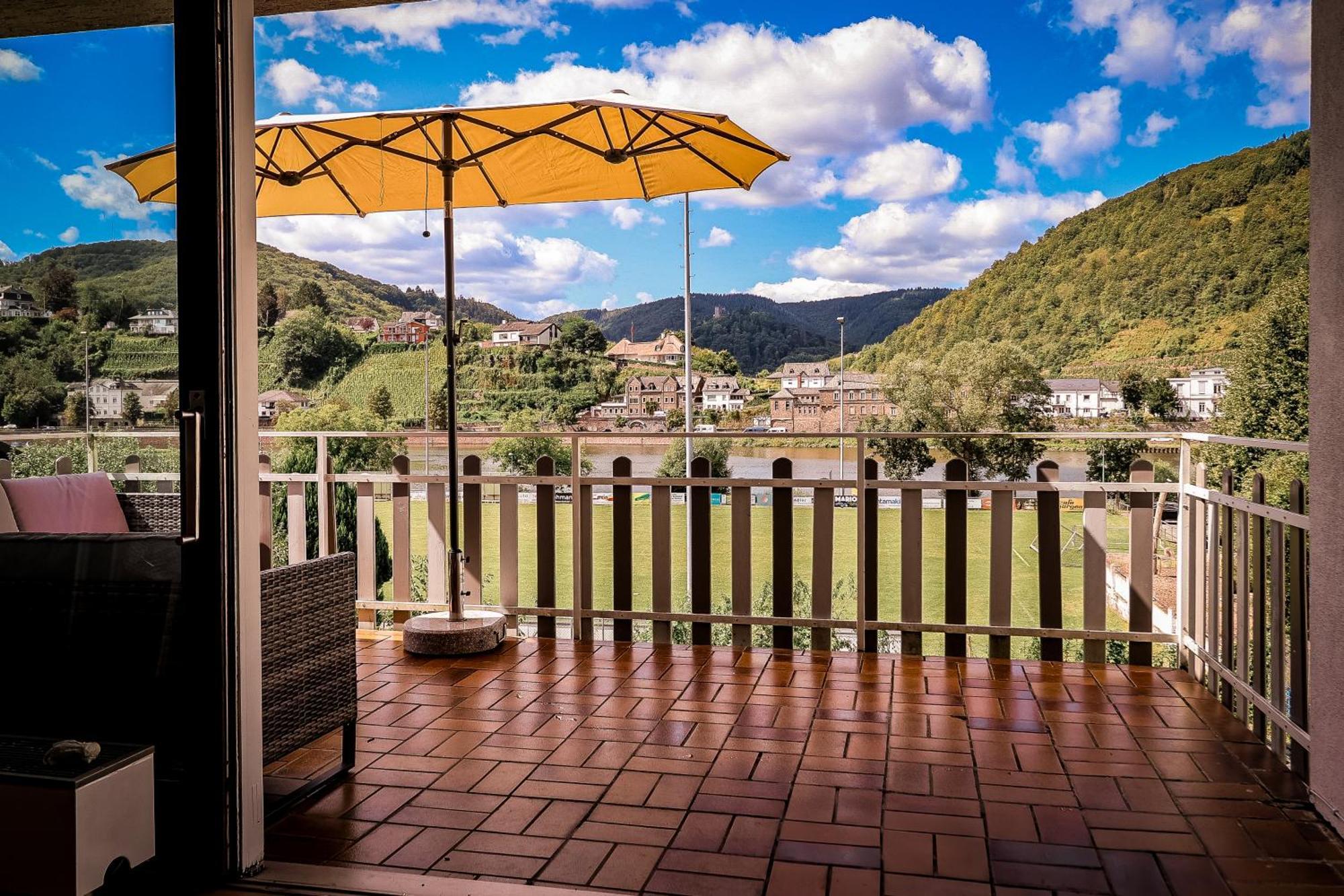 Traumaussicht Kamin Balkon Burgblick 65 Zoll Tv Netflix Sky Joyn Lindenplatz Διαμέρισμα Bullay Εξωτερικό φωτογραφία