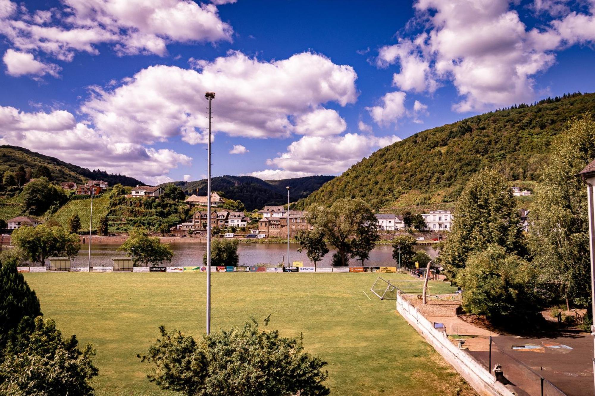 Traumaussicht Kamin Balkon Burgblick 65 Zoll Tv Netflix Sky Joyn Lindenplatz Διαμέρισμα Bullay Εξωτερικό φωτογραφία