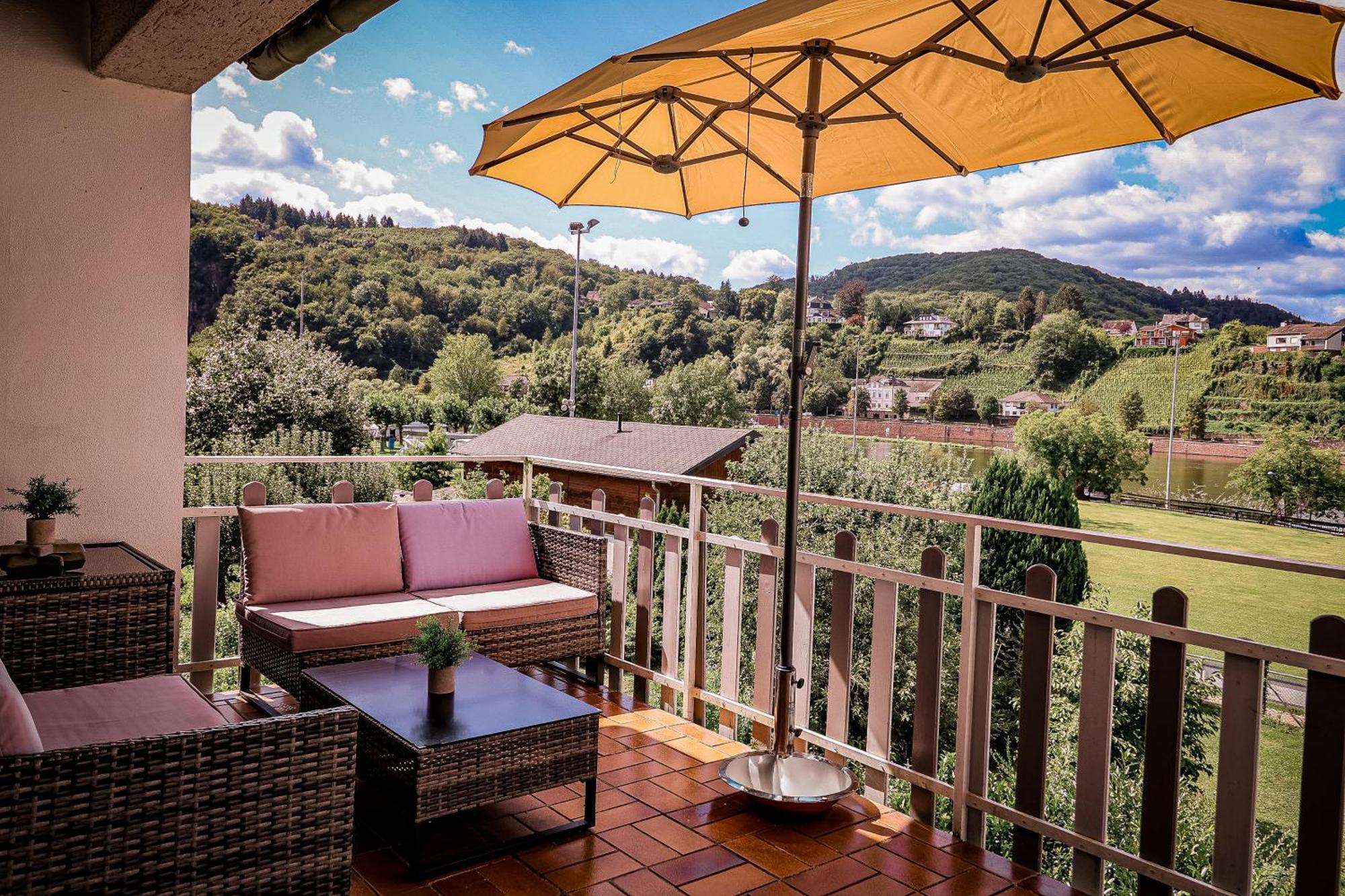 Traumaussicht Kamin Balkon Burgblick 65 Zoll Tv Netflix Sky Joyn Lindenplatz Διαμέρισμα Bullay Εξωτερικό φωτογραφία